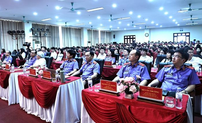 Các đại biểu tham dự Lễ khai giảng.