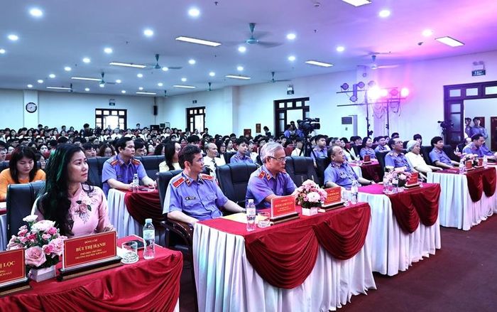 Các đại biểu tham dự Lễ khai giảng.