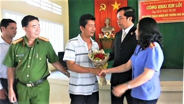 Một buổi công khai xin lỗi công dân theo Luật Trách nhiệm bồi thường của Nhà nước. (Ảnh minh hoạ)