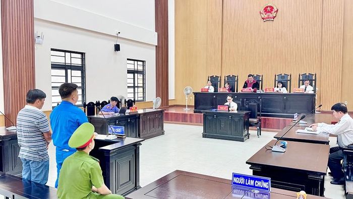 Quang cảnh phiên tòa