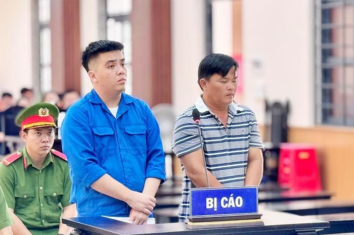 Nguyễn Hoàng Phúc và Trương Nhựt Tới tại phiên tòa