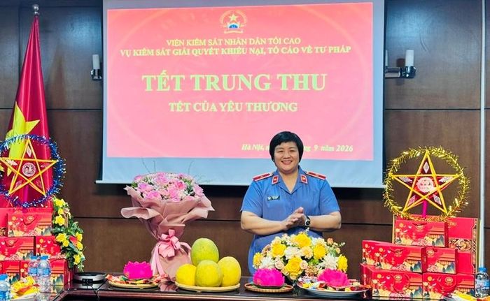 Đồng chí Mai Thị Nam, Vụ trưởng Vụ 12 phát biểu tại Ngày hội vui Tết Trung thu.