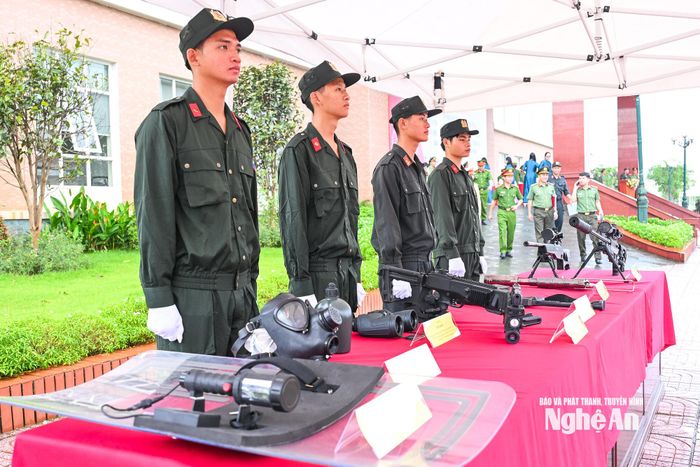 Đợt diễn tập sử dụng các phương tiện đặc chủng hiện đại, thể hiện tinh thần chủ động, sẵn sàng bảo vệ an ninh, trật tự trên địa bàn. Ảnh: Thành Cường