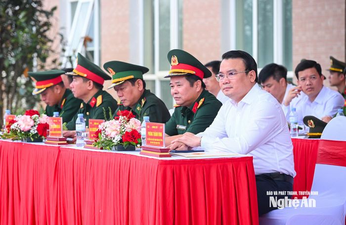 Đồng chí Phùng Thành Vinh - Ủy viên Ban Chấp hành Đảng bộ tỉnh, Phó Chủ tịch UBND tỉnh dự lễ ra quân. Ảnh: Thành Cường