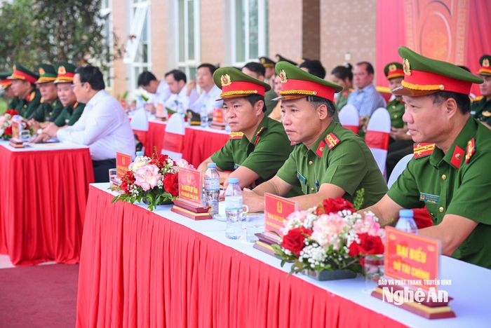 Các đồng chí lãnh đạo Công an tỉnh tham dự lễ. Ảnh: Thành Cường