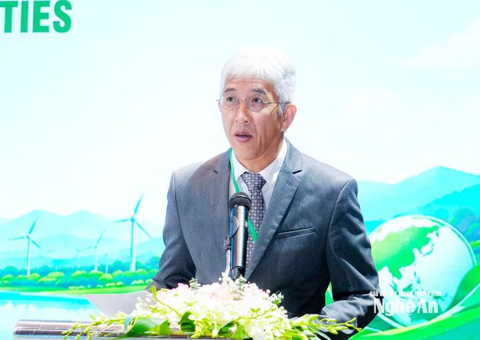 TS. Hoon Chang - Phó Chủ tịch Viện Môi trường Hàn Quốc phát biểu tại hội thảo. Ảnh: Phạm Bằng