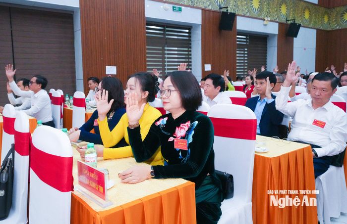 Các đại biểu biểu quyết bầu cử tại Đại hội. Ảnh: Mai Hoa