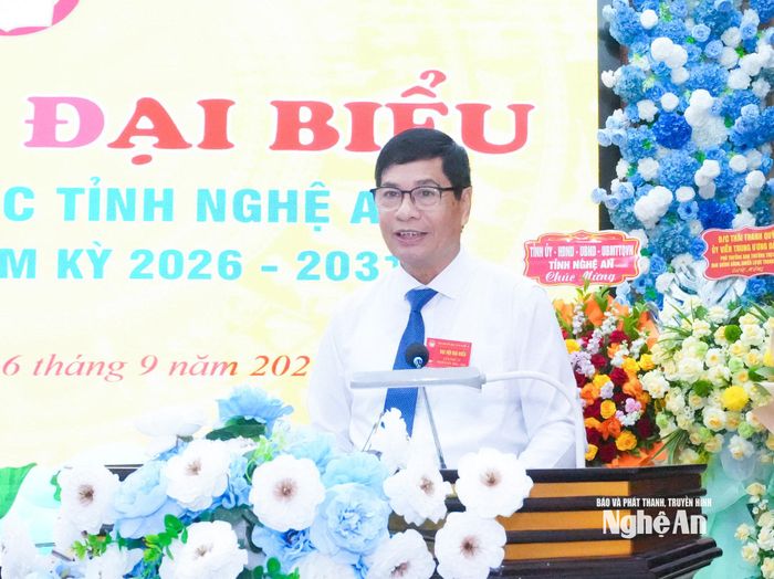 Phó Chủ tịch Thường trực Hội Khuyến học tỉnh khóa V Nguyễn Huy Cương điều hành Đại hội. Ảnh: Mai Hoa