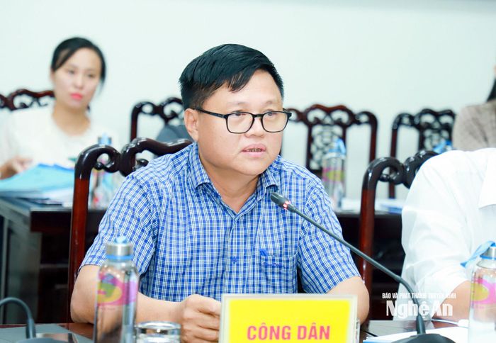 Ông Nguyễn Khắc Chương, trú tại phường Vinh Hưng phát biểu kiến nghị. Ảnh: Thành Duy