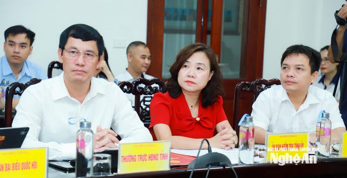 Đại diện Thường trực HĐND tỉnh và các cơ quan tham mưu, giúp việc của Tỉnh ủy dự phiên tiếp công dân. Ảnh: Thành Duy