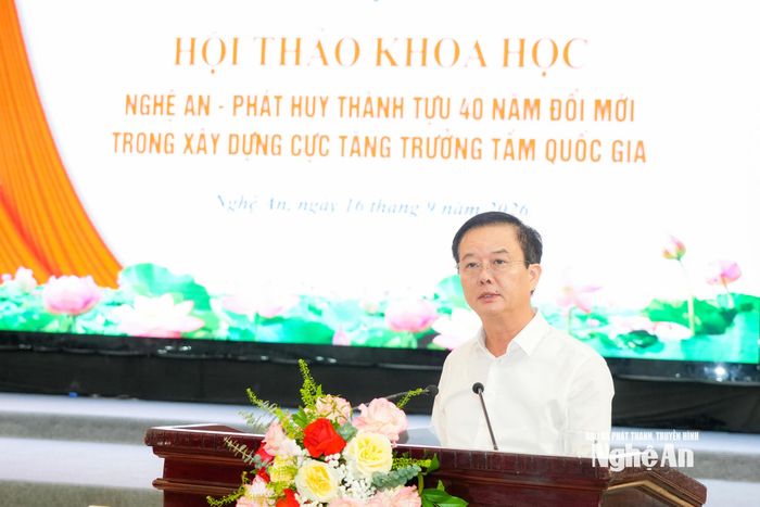 Phó Chủ tịch Thường trực UBND tỉnh Hà Tĩnh Trần Báu Hà phát biểu tham luận tại hội thảo. Ảnh: T.L