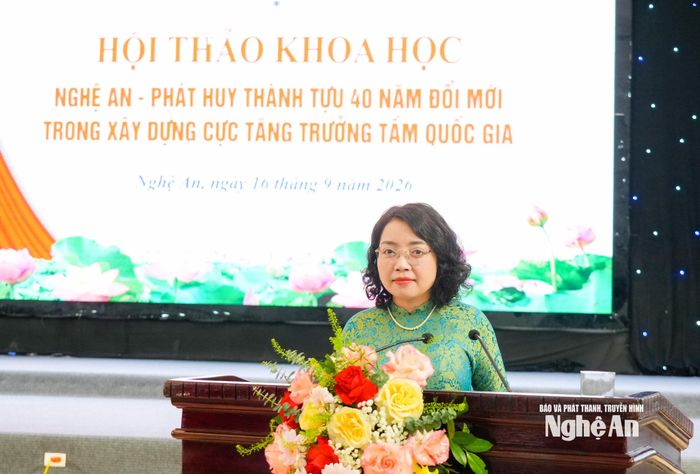 Phó Trưởng Ban Tuyên giáo Tỉnh ủy Nguyễn Thị Thơm phát biểu đề dẫn hội thảo. Ảnh: T.L