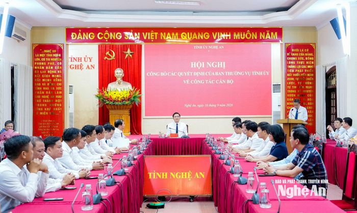 Quang cảnh Hội nghị công bố các quyết định của Ban Thường vụ Tỉnh ủy về công tác cán bộ. Ảnh: Phạm Bằng