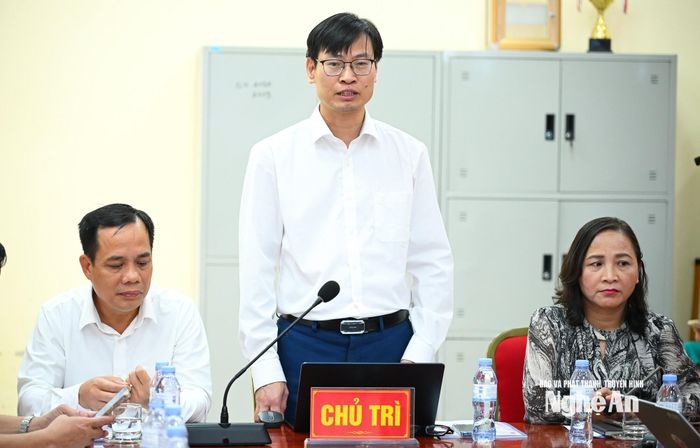 PGS.TS Đặng Hồng Sơn - Phó Hiệu trưởng Trường Đại học Khoa học xã hội và nhân văn đề xuất xây dựng chương trình khảo sát tổng thể lưu vực Bắc sông Lam. Ảnh: Thành Cường
