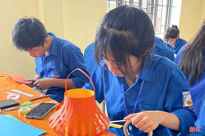 Từ những hoạt động cụ thể ở cơ sở, có thể thấy công tác tổ chức Tết Trung thu năm nay đang được các cấp bộ Đoàn, Đội Hà Tĩnh triển khai theo hướng thiết thực, gần gũi và hướng nhiều hơn đến những trẻ em cần được sẻ chia.