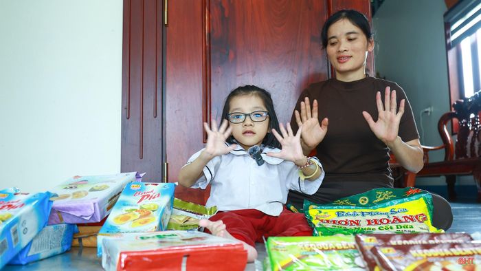 Em luôn được cô giáo dạy rằng: “Ta không được chọn nơi mình sinh ra nhưng ta được chọn cách mình sẽ sống”. Em tin rằng, chỉ cần có cơ hội và được yêu thương, ai cũng có thể tự tin lớn lên theo cách riêng của mình, để mỗi chúng ta biết yêu thương và thêm trân quý bản thân mình.