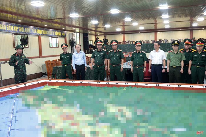Đoàn công tác của Bộ Quốc phòng kiểm tra tại Sở Chỉ huy Diễn tập khu vực phòng thủ tỉnh Hà Tĩnh.