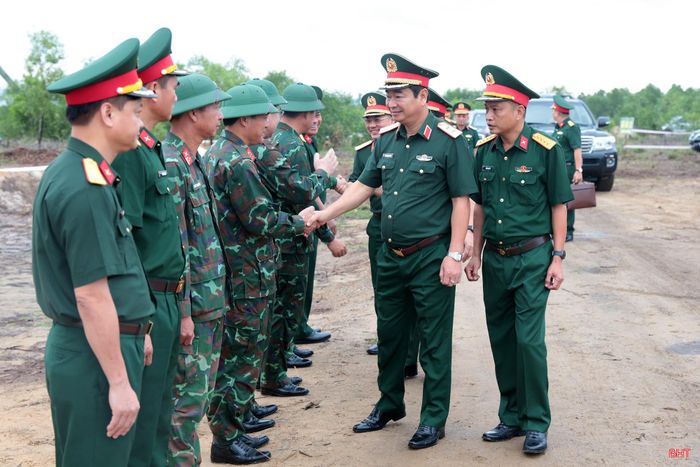 Đoàn công tác của Bộ Quốc phòng do Trung tướng Trương Mạnh Dũng – Phó Tổng Tham mưu trưởng Quân đội nhân dân Việt Nam làm trưởng đoàn, kiểm tra công tác chuẩn bị diễn tập khu vực phòng thủ tỉnh Hà Tĩnh năm 2026.