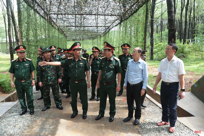 Đoàn công tác của Bộ Quốc phòng kiểm tra một số công trình tại Sở Chỉ huy Diễn tập khu vực phòng thủ tỉnh Hà Tĩnh.