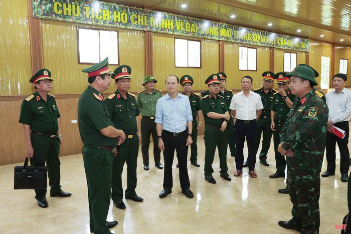 Đoàn công tác của Bộ Quốc phòng kiểm tra một số công trình tại Sở Chỉ huy Diễn tập khu vực phòng thủ tỉnh Hà Tĩnh.