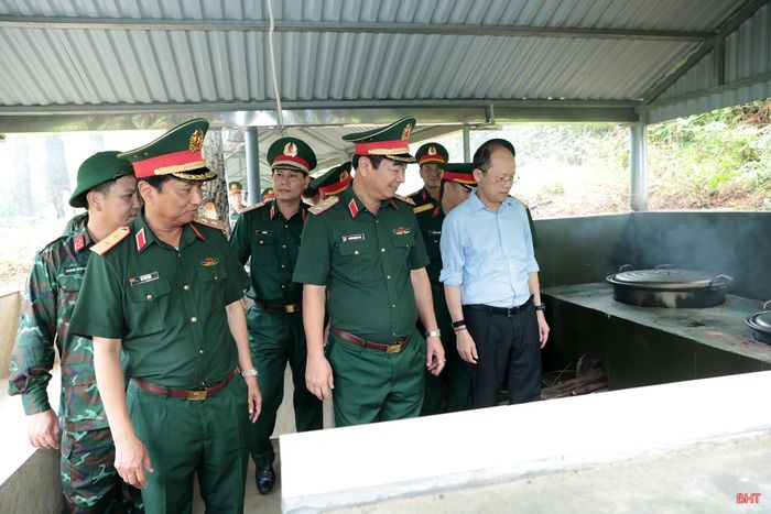 Khu vực bếp ăn tại Sở Chỉ huy Diễn tập khu vực phòng thủ tỉnh Hà Tĩnh đảm bảo yêu cầu.