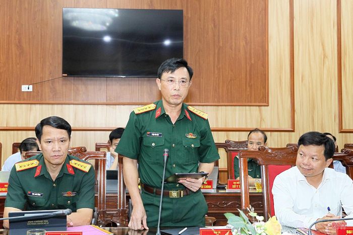 Đại tá Phạm Văn Sâm – Phó Bí thư Thường trực Đảng ủy Quân sự tỉnh, Chính ủy Bộ CHQS tỉnh phát biểu tại buổi làm việc.