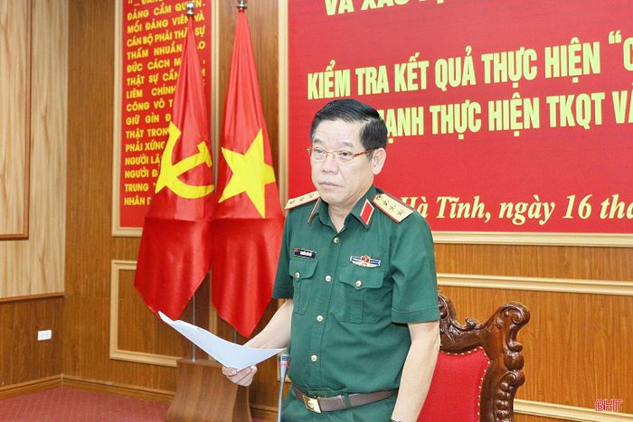 Thượng tướng Nguyễn Văn Gấu - Ủy viên Ban Chấp hành Trung ương Đảng, Ủy viên Quân ủy Trung ương, Thứ trưởng Bộ Quốc phòng, Phó Trưởng ban Chỉ đạo Quốc gia về TKQT&XĐDT hài cốt liệt sĩ kết luận buổi làm việc.