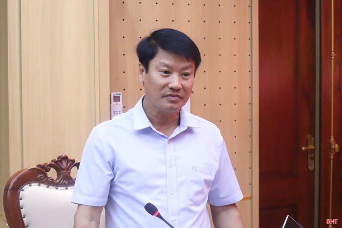 Đồng chí Trần Quang Tuấn - Bí thư Đảng ủy, Chủ tịch HĐND phường Thành Sen phát biểu tại cuộc làm việc.