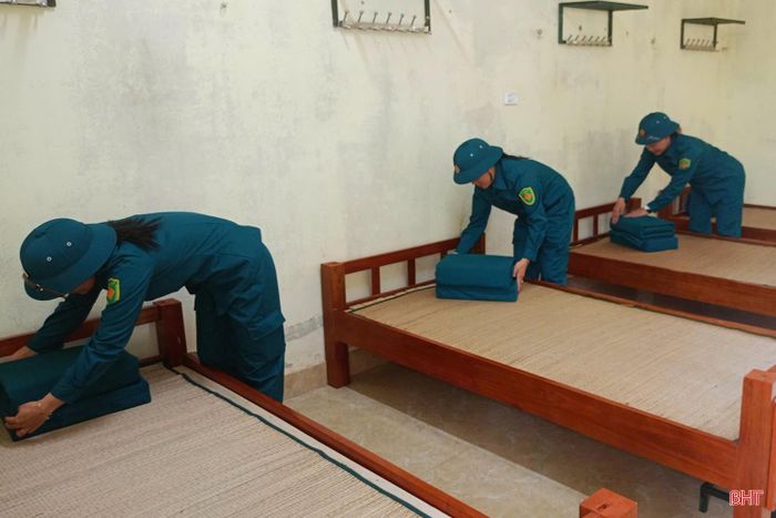 Lực lượng dân quân thường trực thuộc Ban CHQS xã Can Lộc thường xuyên duy trì nghiêm nền nếp chính quy, nội vụ gọn gàng, giữ vệ sinh sạch sẽ.