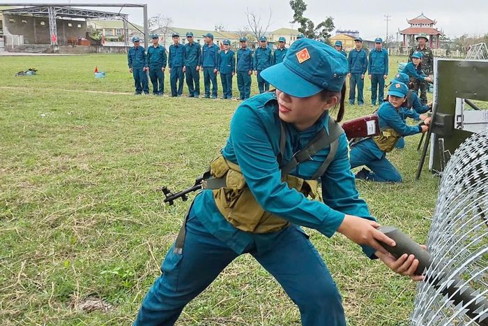 Dân quân xã Việt Xuyên luôn hăng say huấn luyện và nêu cao tinh thần SSCĐ.