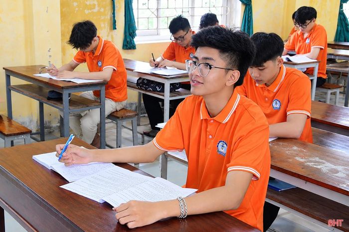 Dù đủ điểm xét tuyển đại học nhưng em Lê Tuấn Thành quyết định theo học ngành cơ điện tử tại Trường Cao đẳng Công nghệ Hà Tĩnh.