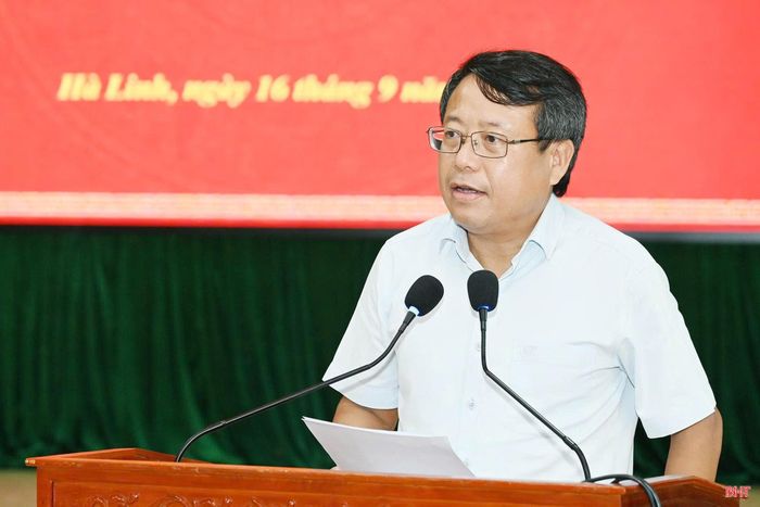 Phó Chủ tịch Thường trực HĐND tỉnh Dương Tất Thắng phát biểu kết luận buổi sinh hoạt.