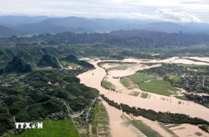 Nước sông Lam. (Ảnh: Văn Tý/TTXVN)