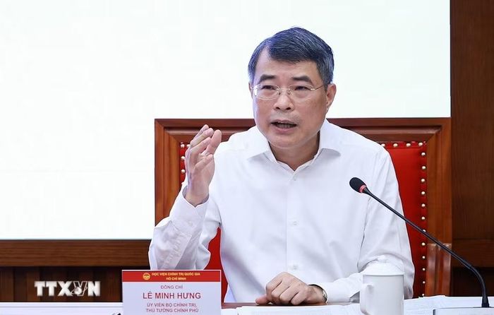 Thủ tướng Lê Minh Hưng trao đổi Chuyên đề: “Nâng cao năng lực điều hành của Chính phủ, tạo đột phá mạnh mẽ cho phát triển nhanh, bền vững và tăng trưởng hai con số." (Ảnh: Dương Giang/TTXVN)