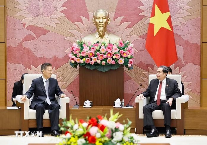 Chủ tịch Quốc hội Trần Thanh Mẫn tiếp Chủ nhiệm Ủy ban Tài chính-Kinh tế của Nhân đại toàn quốc Trung Quốc Chung Sơn. (Ảnh: Doãn Tấn/TTXVN)