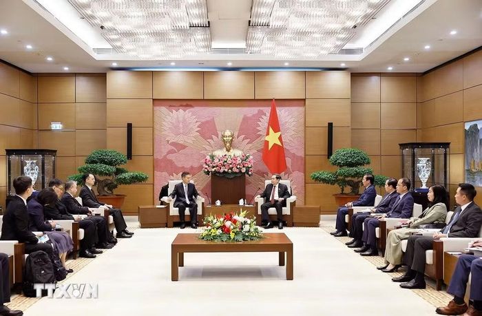 Chủ tịch Quốc hội Trần Thanh Mẫn tiếp Chủ nhiệm Ủy ban Tài chính-Kinh tế của Nhân đại toàn quốc Trung Quốc Chung Sơn. (Ảnh: Doãn Tấn/TTXVN)