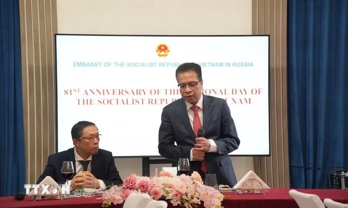 Đại sứ Việt Nam tại Nga Đặng Minh Khôi phát biểu cảm ơn, đồng thời thông báo về kết quả chuyến thăm cấp Nhà nước đến Liên bang Nga của Tổng Bí thư, Chủ tịch nước Tô Lâm vừa qua. (Ảnh: Trần Hải/TTXVN)