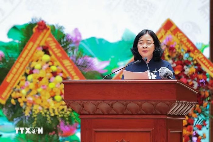 Đồng chí Bùi Thị Minh Hoài, Ủy viên Bộ Chính trị, Bí thư Trung ương Đảng, Bí thư Đảng ủy Mặt trận Tổ quốc, các đoàn thể Trung ương, Chủ tịch Ủy ban Trung ương Mặt trận Tổ quốc Việt Nam phát biểu chỉ đạo. (Ảnh: Lê Đông/TTXVN)