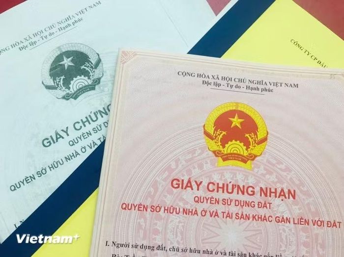 Giấy chứng nhận quyền sử dụng đất. (Nguồn: Vietnam+)