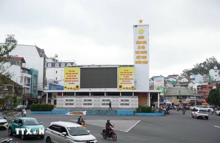 Rạp hát Hòa Bình (khu Hòa Bình, vị trí đất vàng trung tâm Đà Lạt) đã được cho thuê với thời gian 10 năm. (Ảnh: Nguyễn Dũng/TTXVN)
