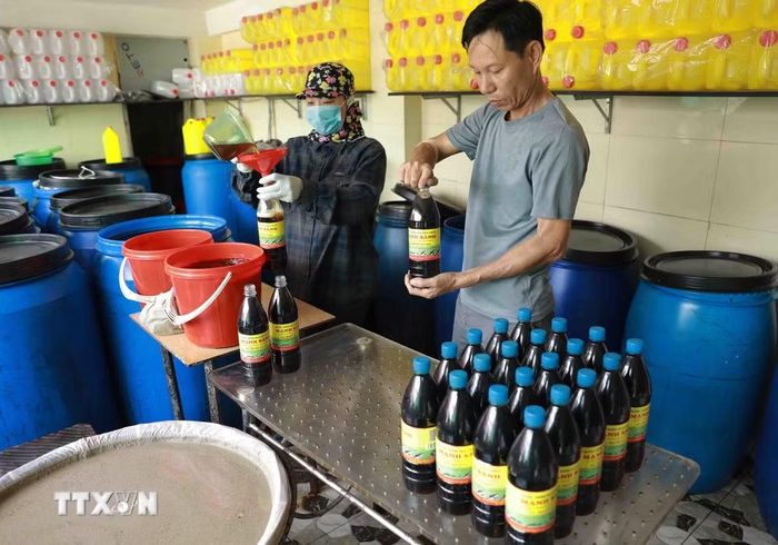 Sản phẩm nước mắm của làng nghề nước mắm truyền thống Sa Châu. (Ảnh: Vũ Sinh/TTXVN)