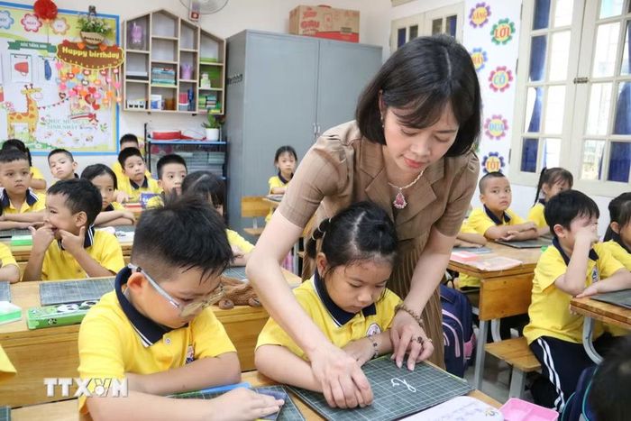 Ngay sau sắp xếp mạng lưới trường lớp, các trường học tại Hưng Yên đã ổn định tổ chức bộ máy, phấn đấu hoàn thành tốt các nhiệm vụ giáo dục đề ra. (Ảnh: Thu Hoài/TTXVN)