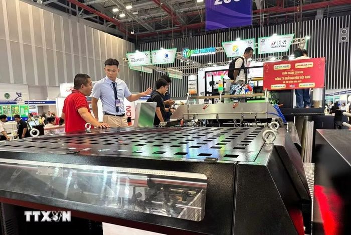 Nhà sản xuất Việt trưng bày dây chuyền sản xuất hiện đại tại VietnamPrintPack 2026. (Ảnh: Mỹ Phương/TTXVN)