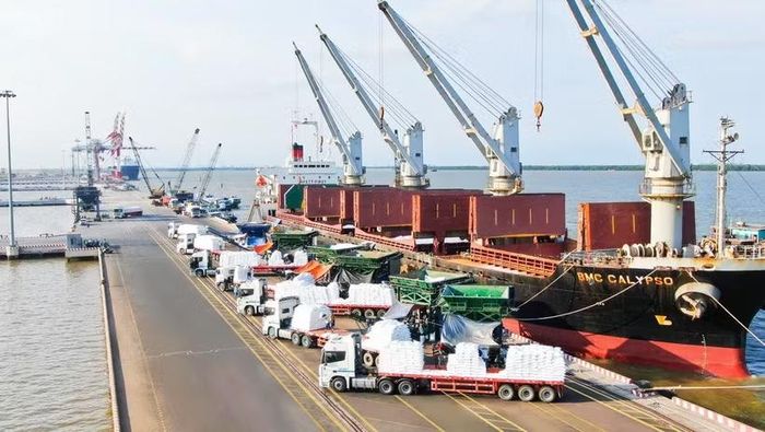 Hệ thống hạ tầng giao thông, logistics đang dần hoàn thiện sẽ góp phần tạo sức hút đầu tư cho các khu công nghiệp tại Tây Ninh. (Ảnh: TTXVN phát)