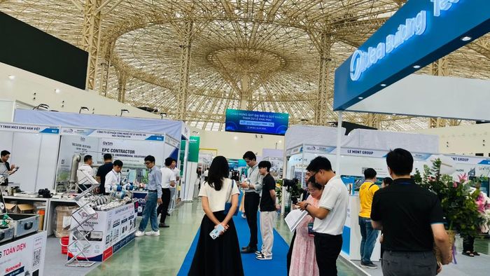 Các gian hàng tham gia triển lãm. (Ảnh: Vietnam+)