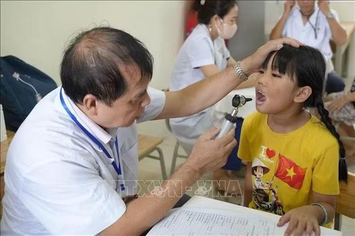 Việc khám sức khỏe định kỳ gắn với cập nhật "Sổ sức khỏe điện tử" tạo nhiều lợi ích, đặc biệt là theo dõi, quản lý sức khỏe cho học sinh.