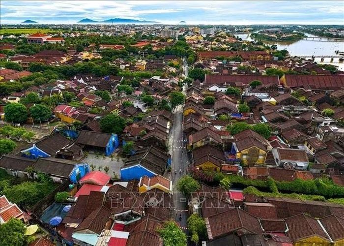 Trải qua nhiều biến động lịch sử, Hội An vẫn giữ được tương đối nguyên vẹn cấu trúc của một đô thị thương cảng truyền thống với mạng lưới đường phố, nhà ở, công trình tín ngưỡng và không gian sông nước gắn kết chặt chẽ với nhau.