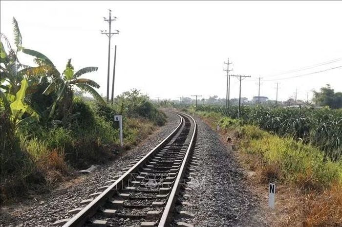 Tuyến đường sắt đi qua địa bàn tỉnh Lâm Đồng dài gần 175 km giữ vai trò huyết mạch trong vận chuyển hành khách, hàng hóa, góp phần thúc đẩy phát triển kinh tế - xã hội, bảo đảm quốc phòng, an ninh.
