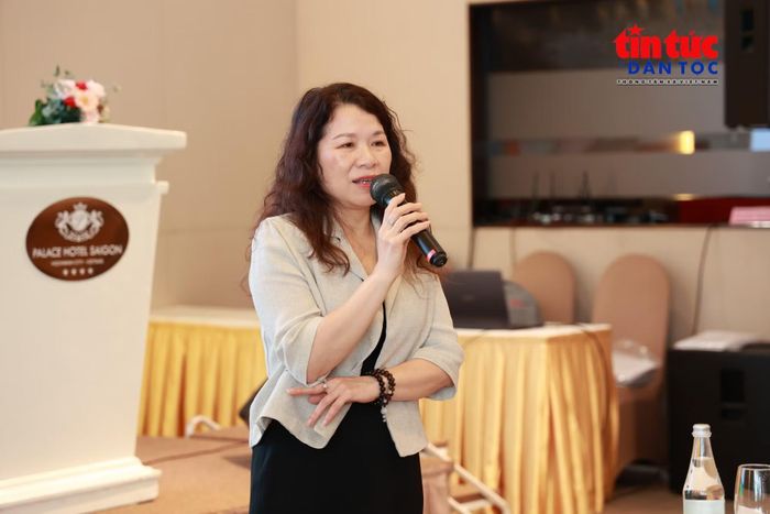 Thạc sĩ Lê Minh Thu, Phó Giám đốc Trung tâm Thẩm định chỉ dẫn địa lí và Nhãn hiệu Quốc tế - Cục SHTT, phát biểu tại hội nghị gần đây.