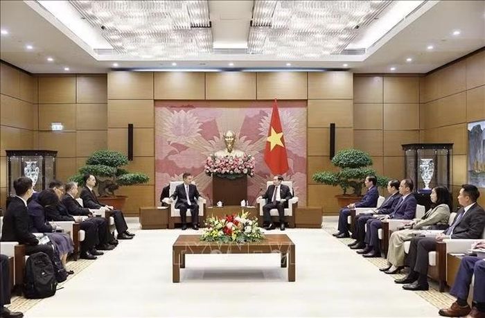 Chủ tịch Quốc hội Trần Thanh Mẫn tiếp Chủ nhiệm Ủy ban Tài chính - Kinh tế của Nhân đại toàn quốc Trung Quốc Chung Sơn.